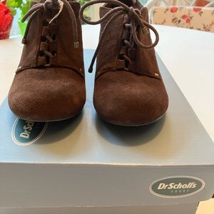 Dr.Scholls size 6.5 Brown Suade lace up,